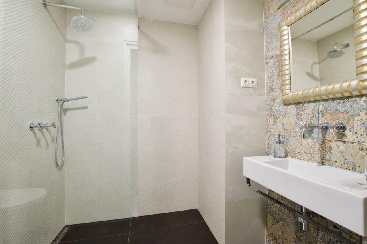 Luxury Apartment By Hi5 - Oktober 6 Street Budapest Ngoại thất bức ảnh